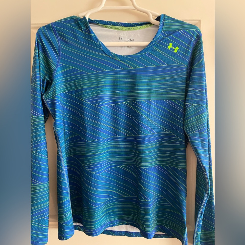 NWOT Under Armour Heat Gear Top XL